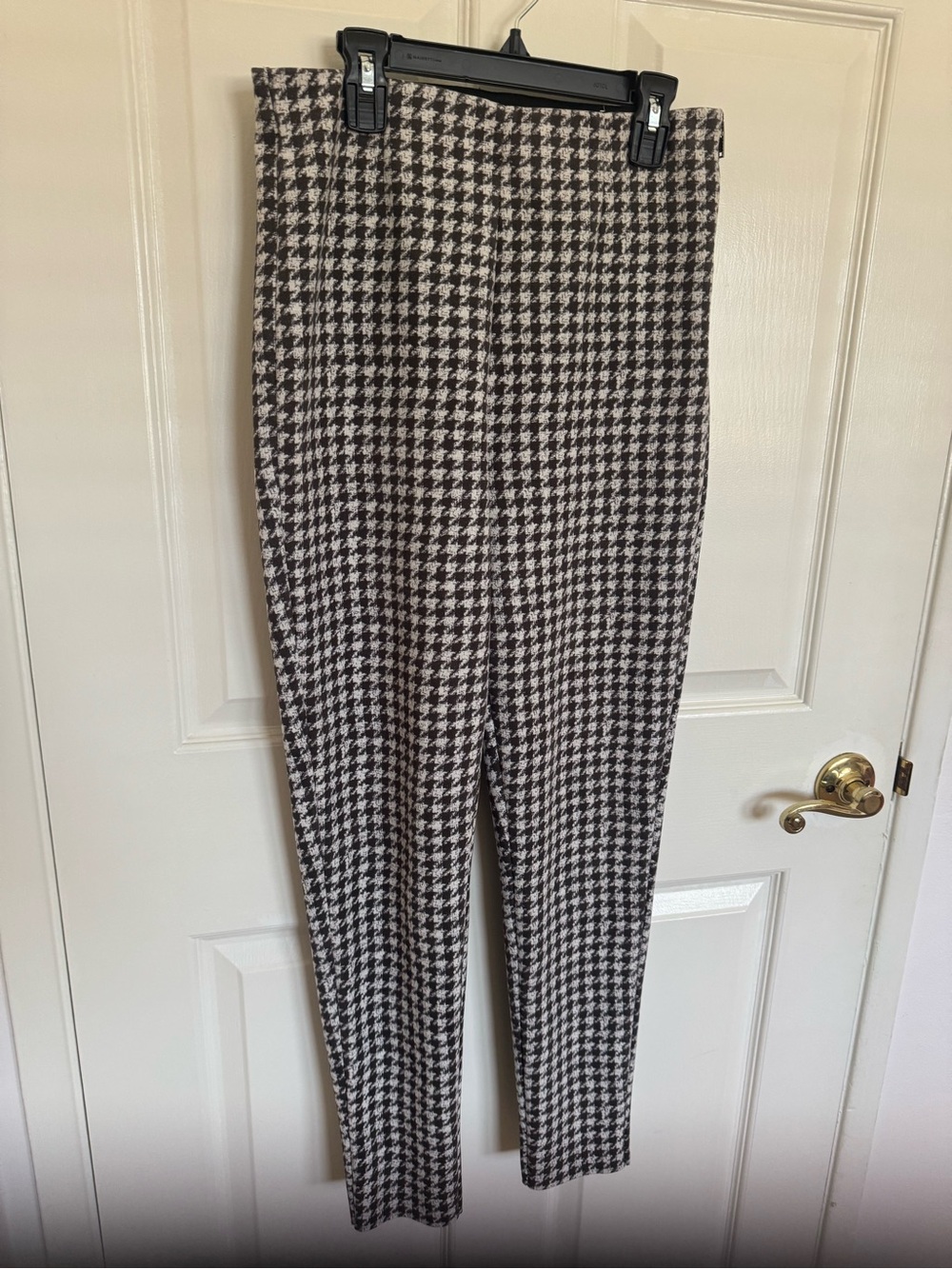 Zara size medium cropped pants. EUC. Super soft.  Elastic waist; side zipper.